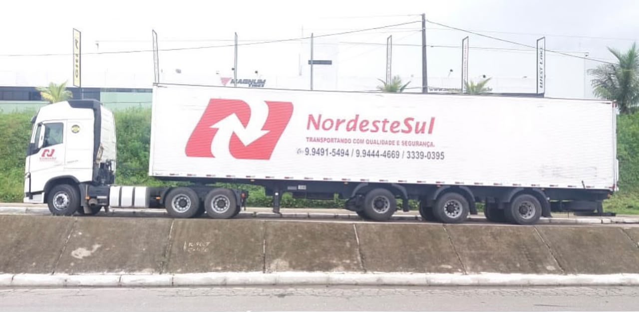 Caminhão da NordesteSul em operação
